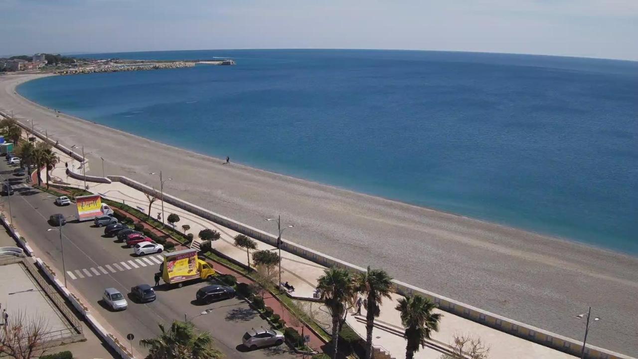 B E B Le Terrazze Sul Mare Bed and Breakfast Catanzaro Exteriör bild